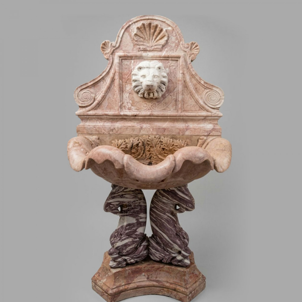 Monumental fuente veneciana de mármoles policromos, Venecia, Italia, siglo XIX.
