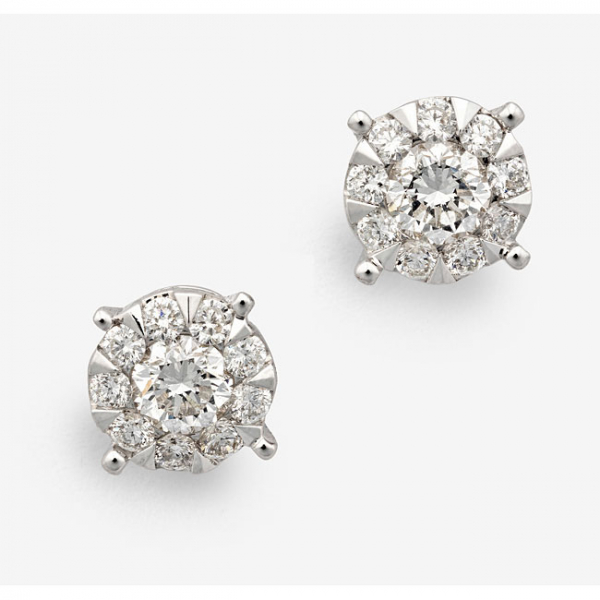 Pendientes en oro blanco con diamante talla brillante central y orla de diamantes talla brillante alrededor con un peso total de 1 cts. aprox.