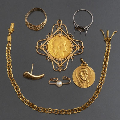 Miscelánea de piezas de oro amarillo de 18 kt