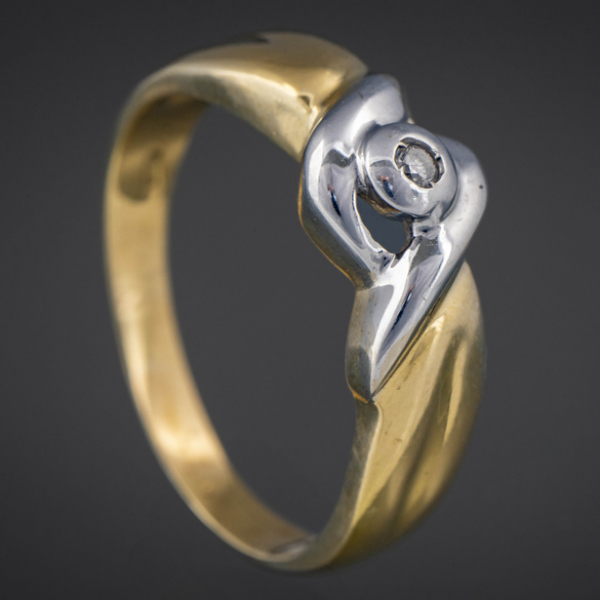 Anillo en oro amarillo y oro blanco de 18kt con brillantes central.