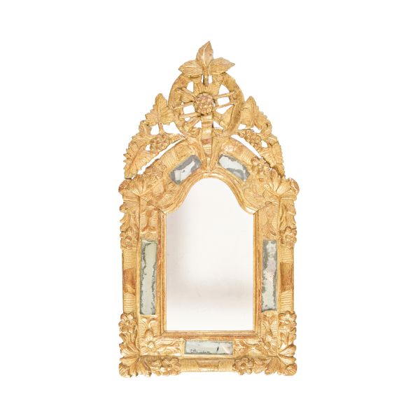 Marco en madera tallada y dorada con decoración de espejos, motivos florales y vegetales, fles. del s.XVIII-ppios. del s.XIX.