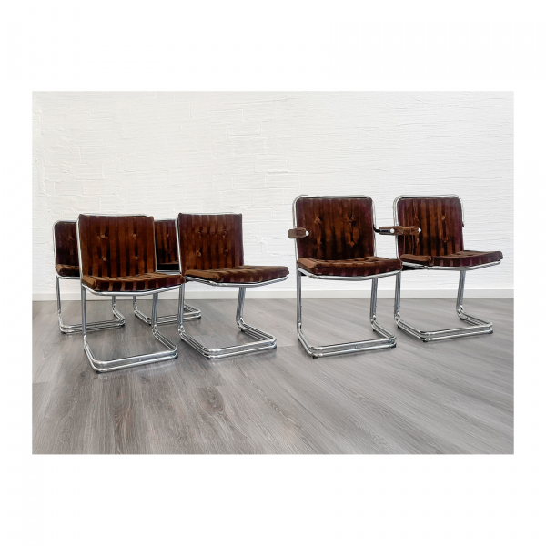 Juego de seis sillas mid-century con doble estructura tubular en acero cromado y tapiceríaen terciopelo de tonalidad marrón chocolate.