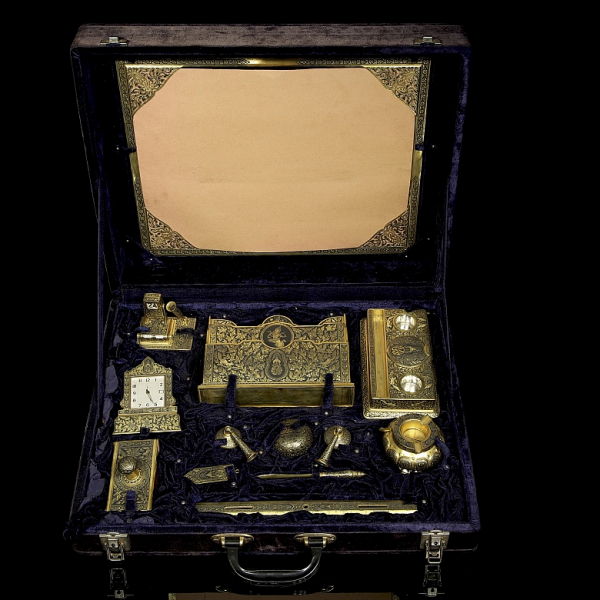 Conjunto de despacho del General Francisco Franco, ca.1960, manufactura tailandesa