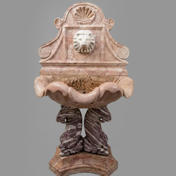 Monumental fuente veneciana de mármoles policromos, Venecia, Italia, siglo XIX. 