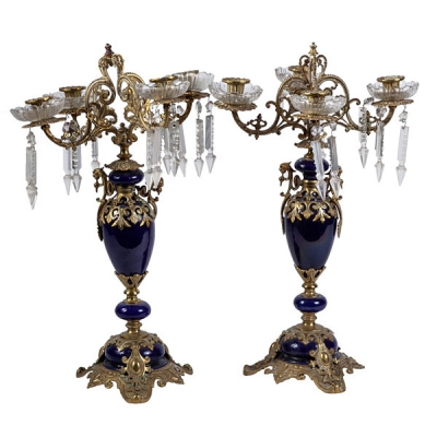 Pareja de candelabros de cristal azul 