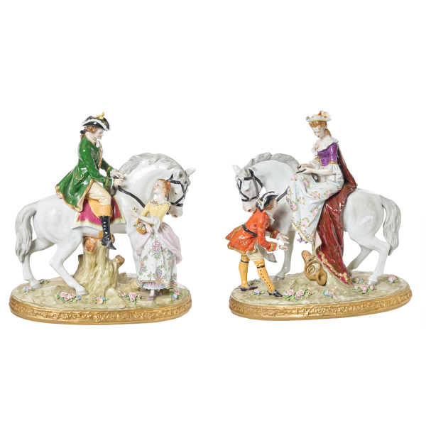 Manufactura de Sitzendorf, Turinga. Galantes a caballo. Pareja de figuras en porcelana alemana esmaltada y parcialmente dorada, s.XIX.