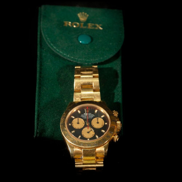 Espectacular Rolex Daytona en Oro Amarillo de 18K Modelo 116528 - Con Hoja Oficial de Servicio Rolex y estuche de cortesía.