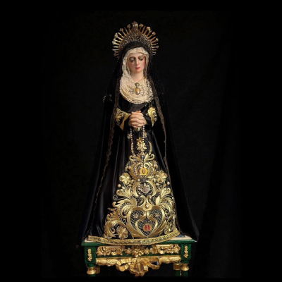 Impresionante escultura castellana de "Virgen de los Dolores" con corona de plata. Escuela Espa&ntilde;ola, siglo XVI-XVIII.
