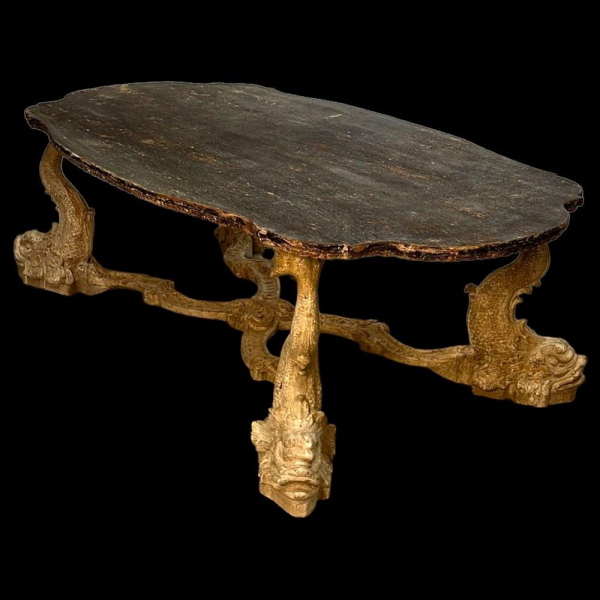 Preciosa y Monumental Mesa Veneciana de estilo Barroco Rococó con Tritones en madera dorada de Palazzo Veneciano, siglo XIX