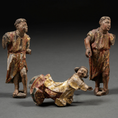 Conjunto de dos figuras y ángel en madera tallada y policromada del siglo XVIII