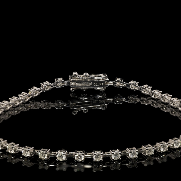 Pulsera rivère en oro blanco de 18K y diamantes. 