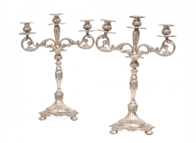 Pareja de candelabros de plata, transformables en candeleros de tres brazos de luz.  Espa&ntilde;a, S. XX. 