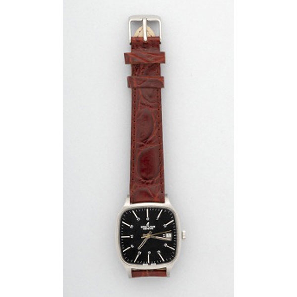 Reloj de caballero marca Breitling con caja en acero y esfera negra. Correa en piel marrón. Cuerda.