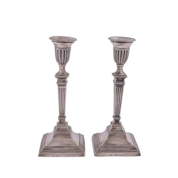 Pareja de candeleros en plata espa&ntilde;ola punzonada, C&aacute;diz S. XIX. 