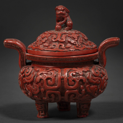 Incensario chino en laca roja color cinabrio del siglo XX.