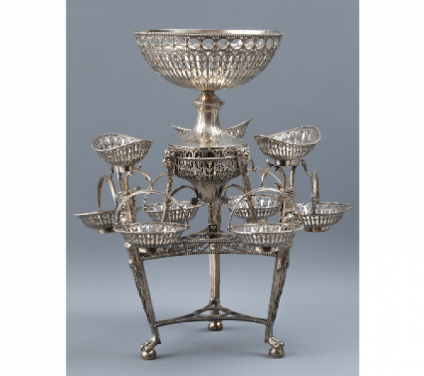 "Epergne" Jorge III de plata cincelada Londres, h. 1781. 