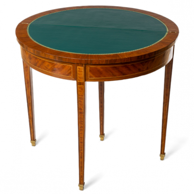 Mesa de juego en forma de media luna estilo Luís XVI en madera de nogal y limoncillo del siglo XIX.