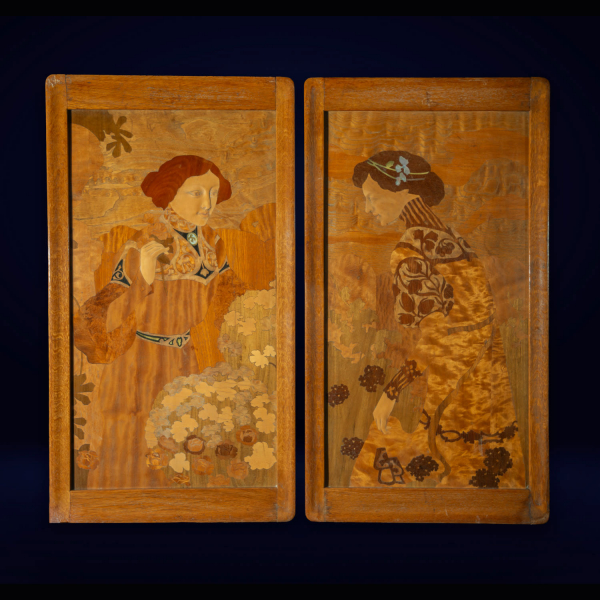 GASPAR HOMAR MEZQUIDA (Mallorca, 1870 – Barcelona, 1953) - Inédita Pareja Damas como Ninfas Modernistas en marquetería - Modernismo catalán de finales siglo XIX.