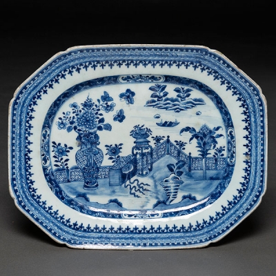 Bandeja Ochavada de porcelana de Compañía de Indias, azul y blanco, dinastía Qing, época Quianlong(1736-95)