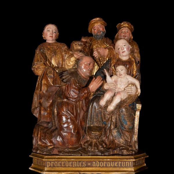 Importante "Adoración Gótica de Brabante" del siglo XV, con peana del siglo XIX.