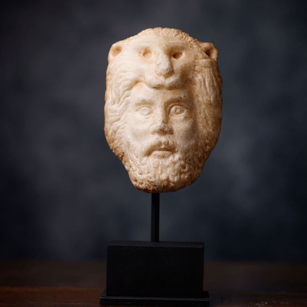 Excepcional "Cabeza de Hércules" en mármol, Imperio Romano Siglo II-III d.C.