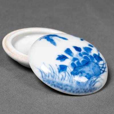 Polvera en porcelana china azul y blanco de finales del siglo XIX-XX