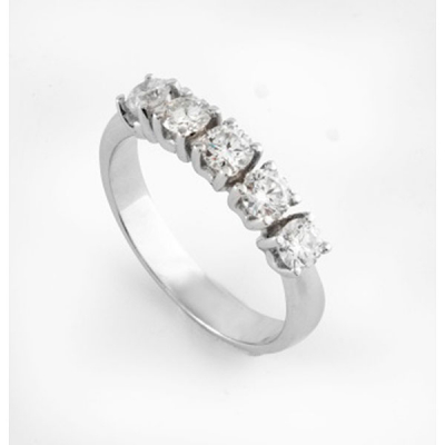 Cinquillo en oro blanco con diamantes talla brillante con un peso total de 1,12 cts.
