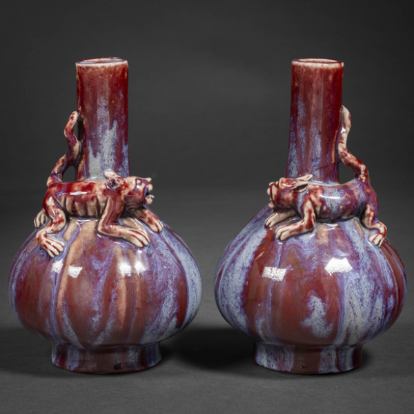 Pareja de jarrones en porcelana china de sangre de toro flambeados del siglo XIX.