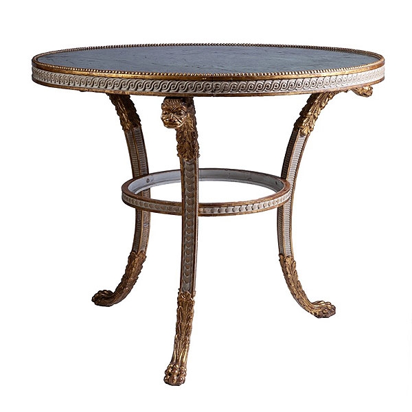 Velador de madera tallada