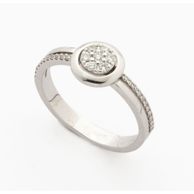 Sortija en oro blanco con diamantes talla brillante con un peso total de 0,50 cts. aprox.