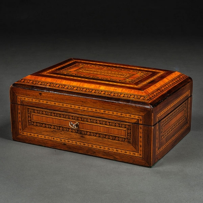Cajita Joyero en madera de palosanto y limoncillo. Siglo XIX 