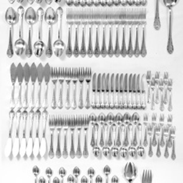 Cubertería en plata con decoración vegetal, flores y rocallas Estilo Luis XVI. Marcas de platero. Dalia.