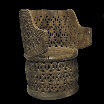 Silla trono Bamileke, Camerún, s.XX.    Trono bamoun de madera tallada 