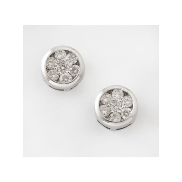 Pendientes en oro blanco con diamantes talla brillante formando flor  con un peso total de 0,85 cts. aprox.