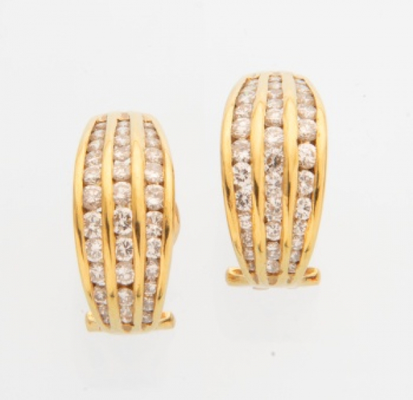 Pendientes en oro amarillo con 3 filas de diamantes talla brillante