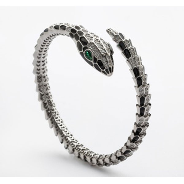 Pulsera en plata representndo serpiente con esmalte y circonitas.