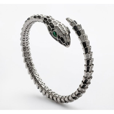 Pulsera en plata representndo serpiente con esmalte y circonitas.