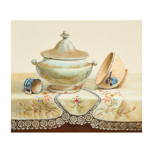 Clàudia de Vilafamés (Vilafamés, Castellón, 1967) Bodegón con sopera y porcelana. Óleo sobre tabla. Firmado.