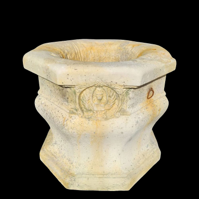 Brocal de pozo octogonal en m&aacute;rmol Botticino con dos relieves, Italia, siglo XX.