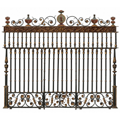 Monumental Reja de palacio renacentista espa&ntilde;ola con medall&oacute;n de peregrino jacobeo, Escuela Castellana, Siglo XVI.