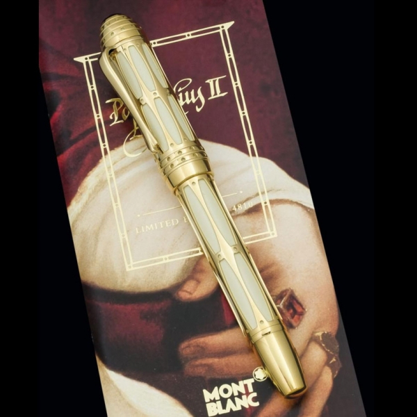 Estilográfica Montblanc "Papa Julio II". serie Patrones de las Artes. Numerada 3174/4810. Año 2005.