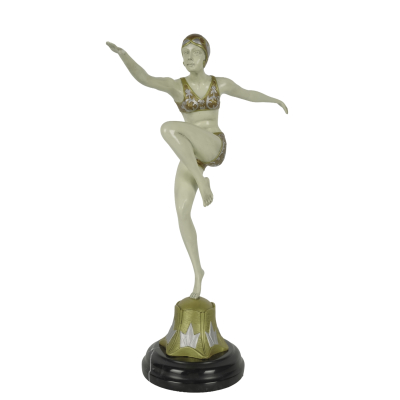 Despu&eacute;s de Ferdinand Preiss  Con brio.   Escultura en bronce patinado, dorado y esmaltado sobre peana en m&aacute;rmol negro. Firmada.  