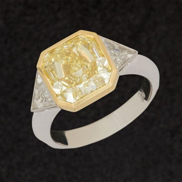 Importante Anillo de oro con diamante fancy yellow 5,01 ct