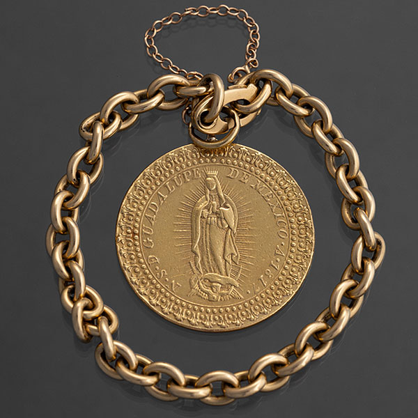 Pulsera de eslabones en oro amarillo de kt y colgante de medalla de la Virgen de Guadalupe.