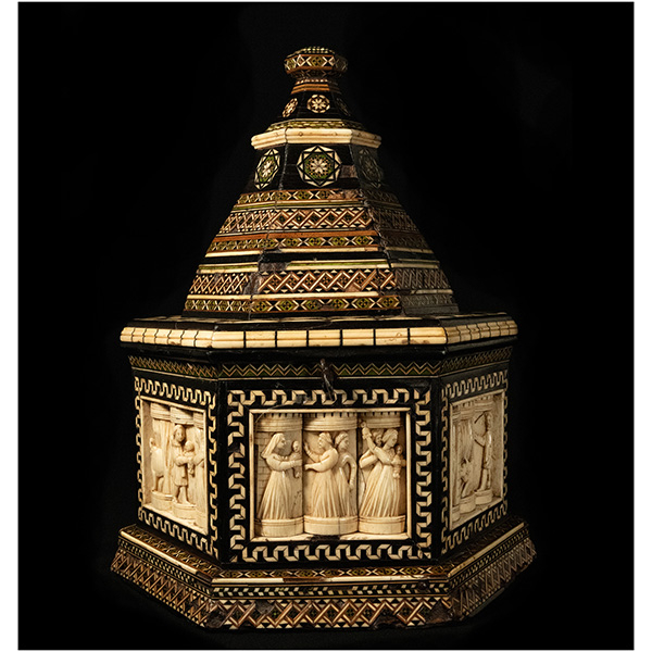 Importante Caja Hexagonal de los Talleres de Embriachi, Venecia representando escenas de la vida de Paris, escuela italiana del siglo XV.