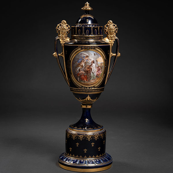 Jarrón en porcelana Austriaca de Viena del siglo XIX en azul cobalto.