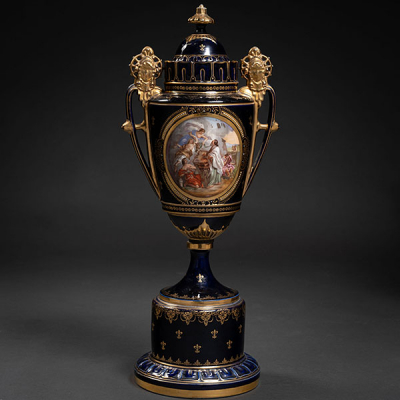 Jarrón en porcelana Austriaca de Viena del siglo XIX en azul cobalto.