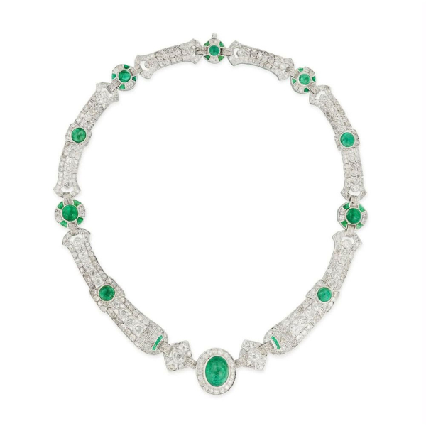 Gran collar de plata con esmeraldas en cabuj&oacute;n y diamantes. 