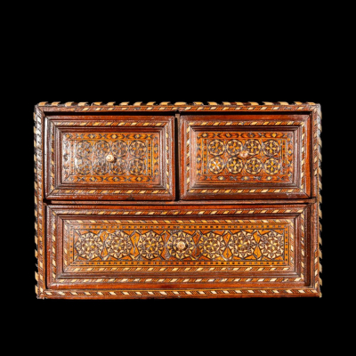 Peque&ntilde;o bargue&ntilde;o Hispano Morisco con taracea geom&eacute;trica, Granada, Siglo XVI-XVII.