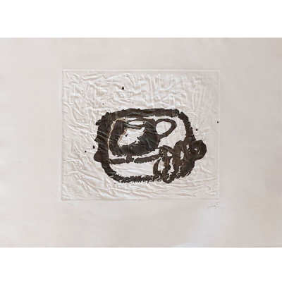 Antoni T&agrave;pies: "Aparicions 7" (1982). Aguatinta en tinta negra con relieve sobre papel Guarro. Firmada 